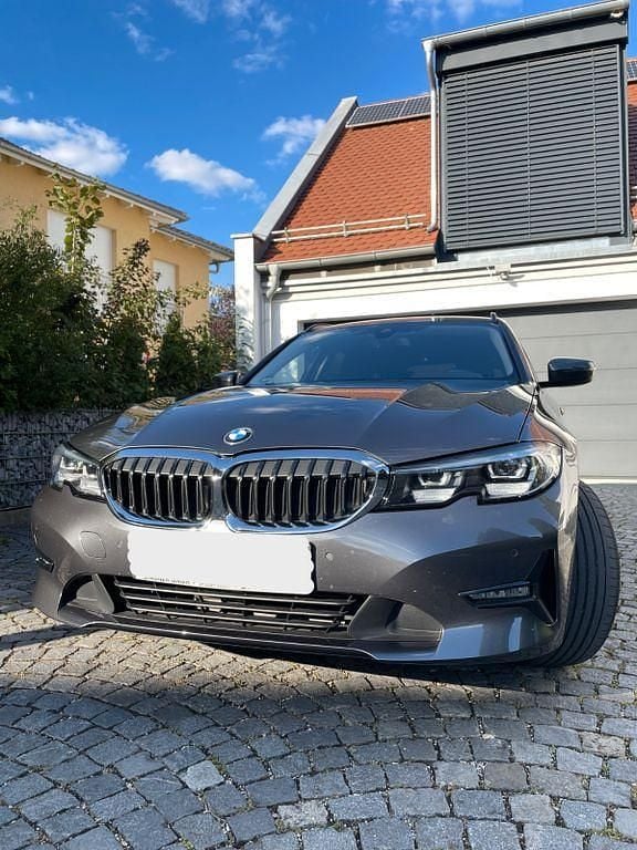 Grau Gebraucht 2022 BMW 320 Kombi | 29.800 € (Superpreis) - Bild 1/4