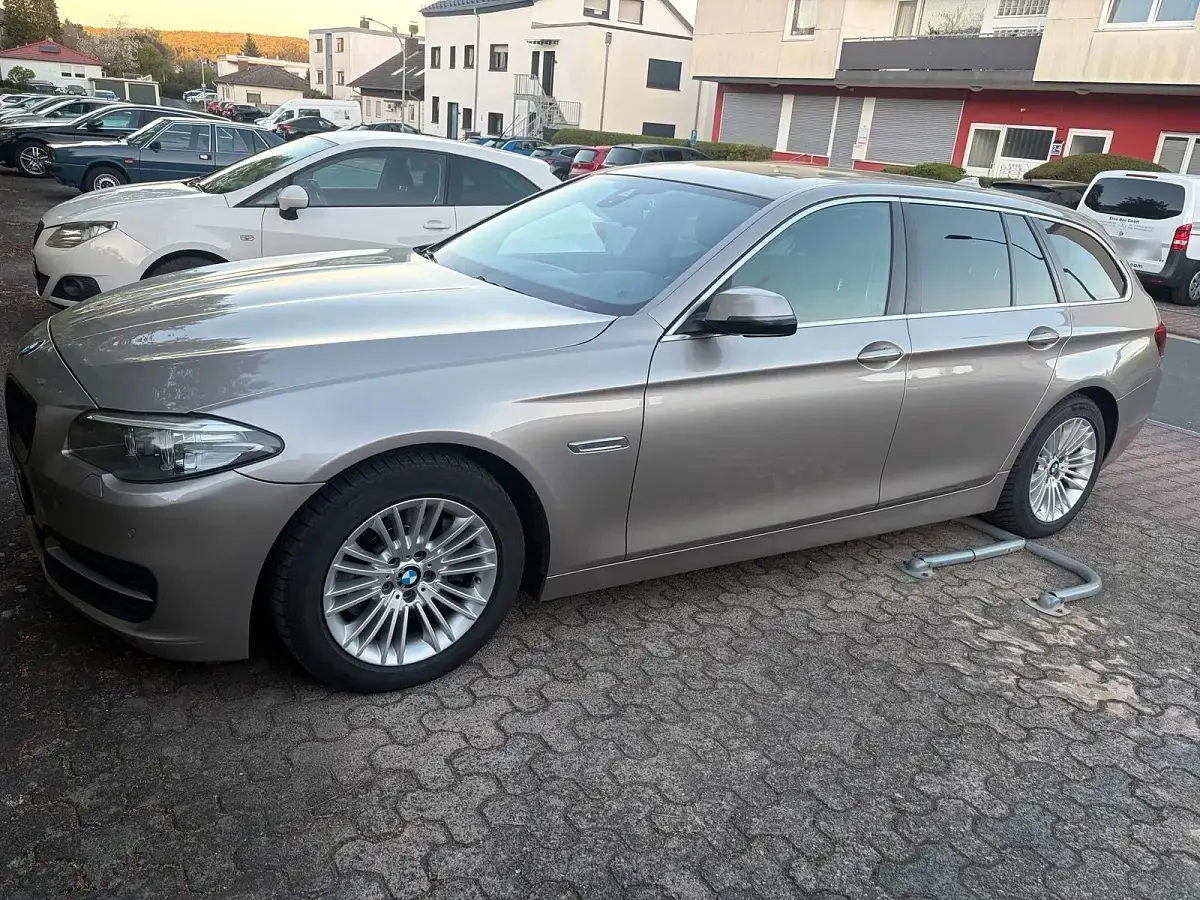 Second-hand BMW 525 218 CP (160 kW) 2014 Andere farben Break