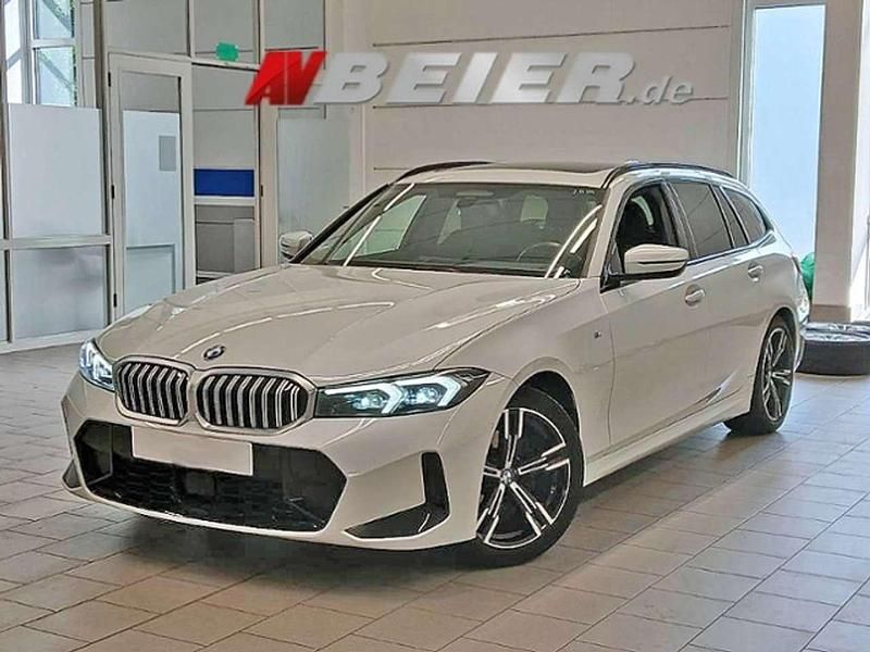Mineralweiss Gebraucht 2024 BMW 320 M Sport Kombi | 38.790 € (Fairer Preis) - Bild 1/4