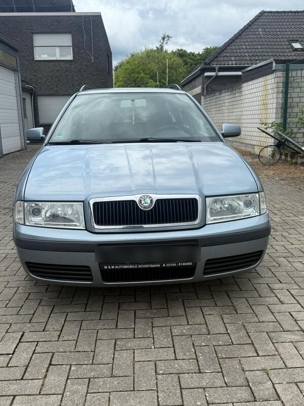 Blau Gebraucht 2002 Skoda Octavia Kombi | 1.600 € (Fairer Preis) - Bild 1/4