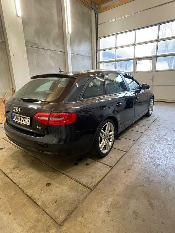 Używany Audi A4 S-Line 177 KM (130 kW) 2015 Niebieski Kombi