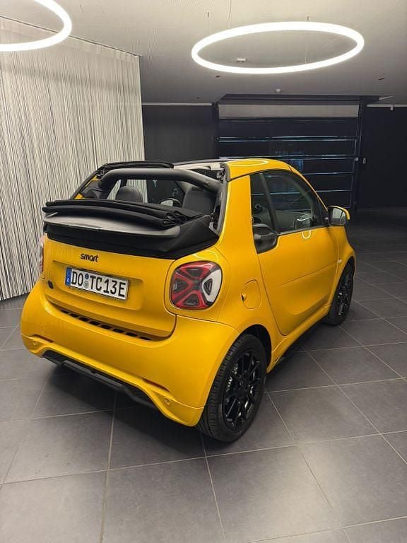 Gelb Gebraucht 2021 Smart ForTwo Electric Drive Brabus Cabrio | 19.500 € (Teuer) - Bild 1/4