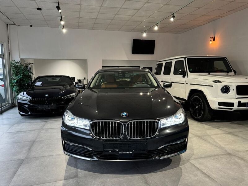 Sophistograu brillanteffekt Gebraucht 2016 BMW 730 Sport Line Limousine | 34.500 € (Fairer Preis) - Bild 1/4