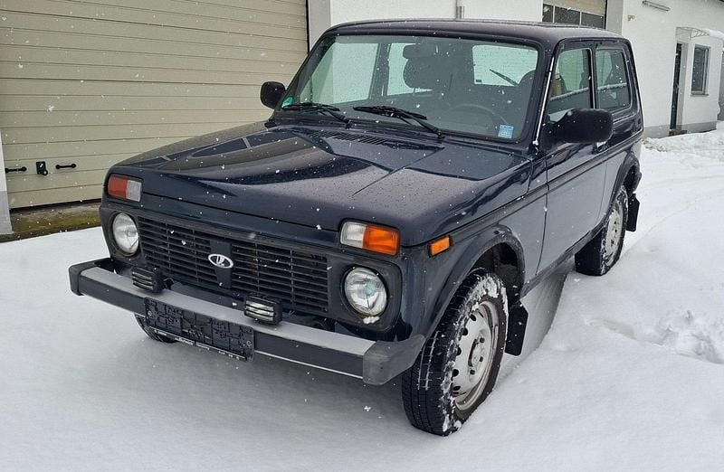 Blau Gebraucht 2014 Lada niva SUV | 3.300 € - Bild 1/4