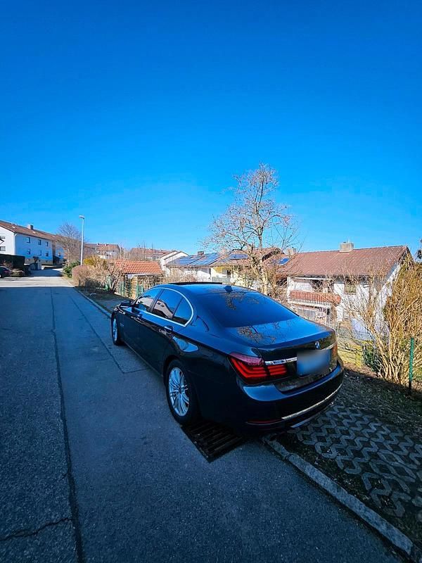 Gebraucht BMW 730 258 PS (189 kW) 2012 Grau Limousine