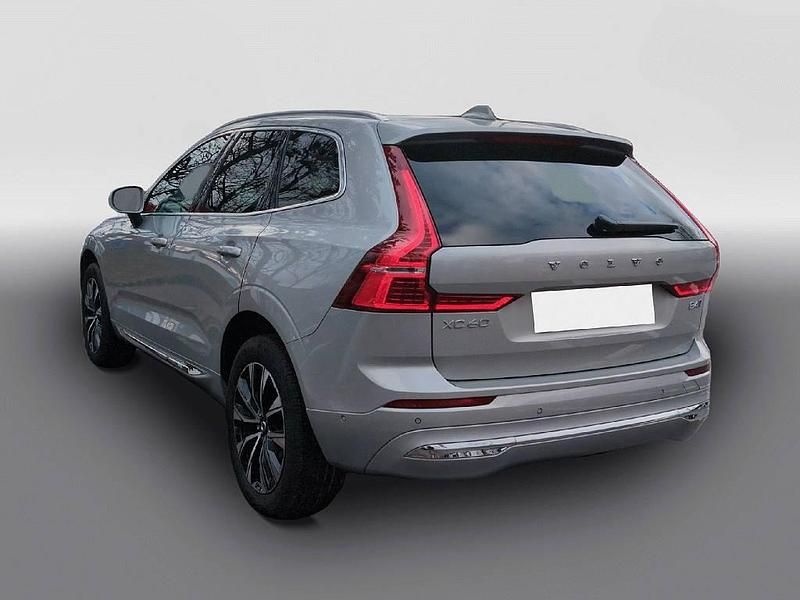 Gebraucht Volvo XC60 Plus 197 PS (144 kW) 2022 Silber SUV