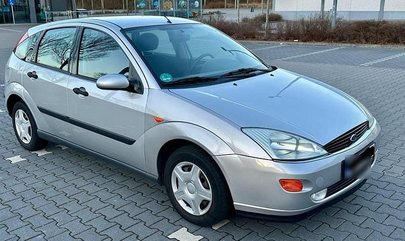 Gebraucht Ford Focus Ghia 101 PS (74 kW) 1999 Silber Limousine
