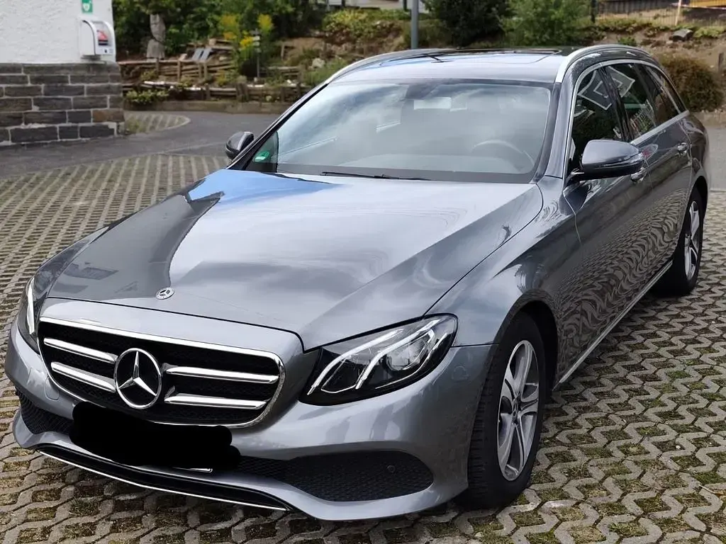 Gebraucht Mercedes E220 194 PS (142 kW) 2019 Grau Limousine