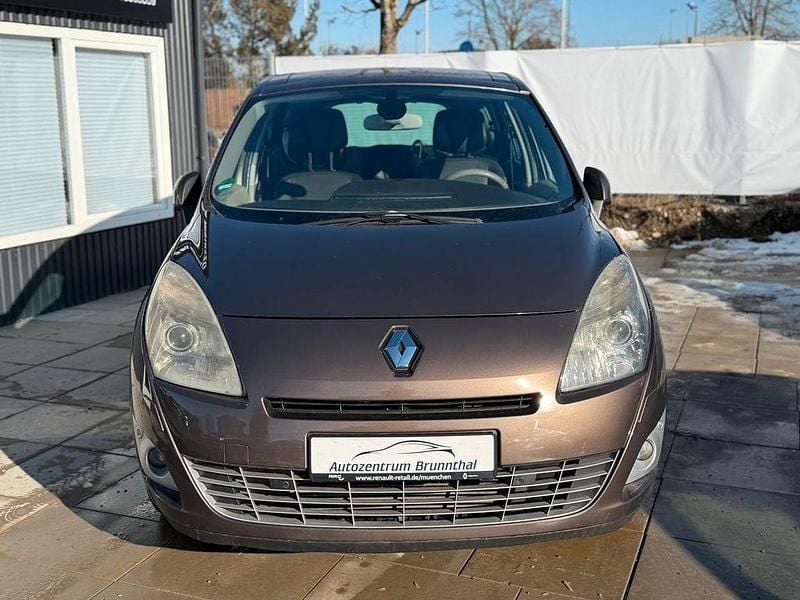 Gebraucht Renault Scénic III Luxe 131 PS (96 kW) 2010 Braun Van / Kleinbus
