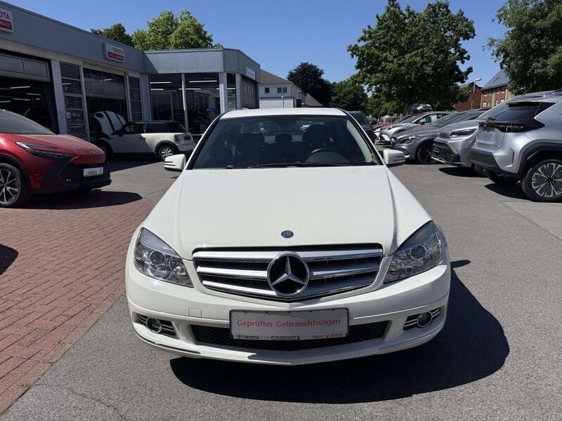 Calcitweiss unilack Gebraucht 2010 Mercedes C200 Limousine | 11.500 € (Teuer) - Bild 1/4