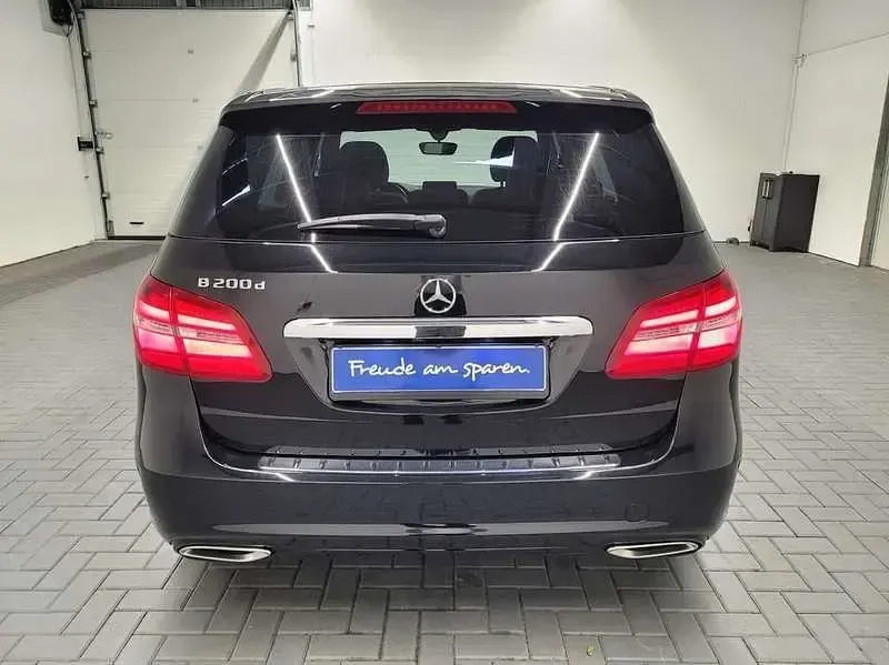 Gebraucht Mercedes B200 AMG line 136 PS (100 kW) 2018 Schwarz Kleinwagen