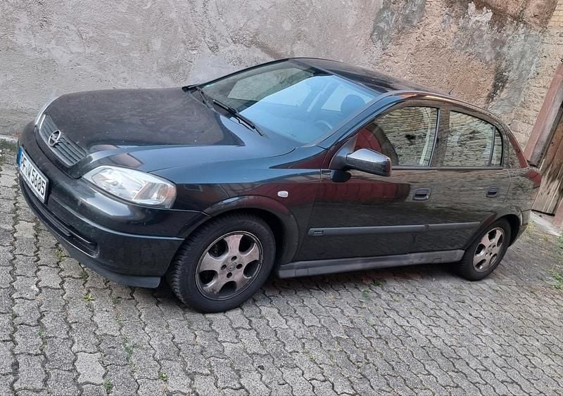 Schwarz Gebraucht 2000 Opel Astra Limousine | 1.100 € (Fairer Preis) - Bild 1/4