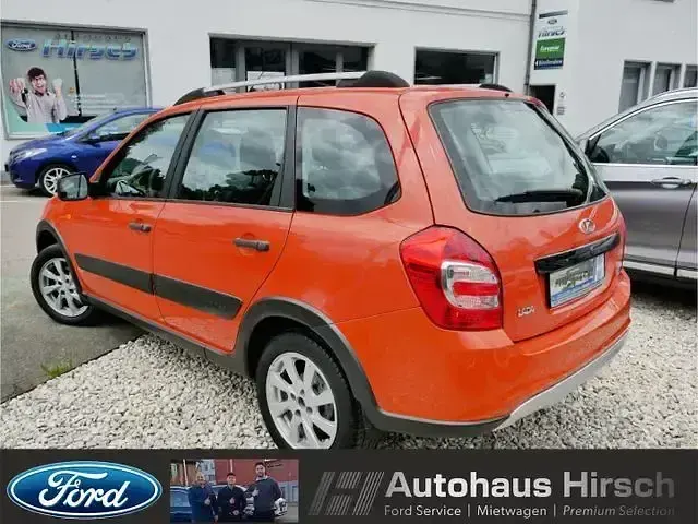 Gebraucht Lada Kalina 87 PS (63 kW) 2017 Orange pearl Limousine