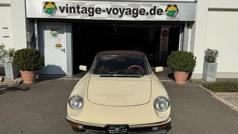 Gebraucht Alfa Romeo Spider Veloce 116 PS (85 kW) 1982 Beige Cabrio