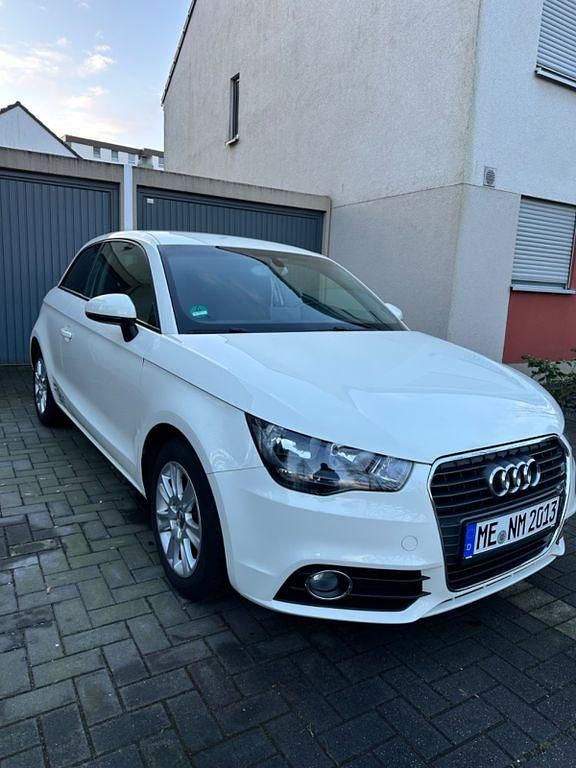 Weiß Gebraucht 2014 Audi A1 Ambition Kleinwagen | 8.900 € (Fairer Preis) - Bild 1/4