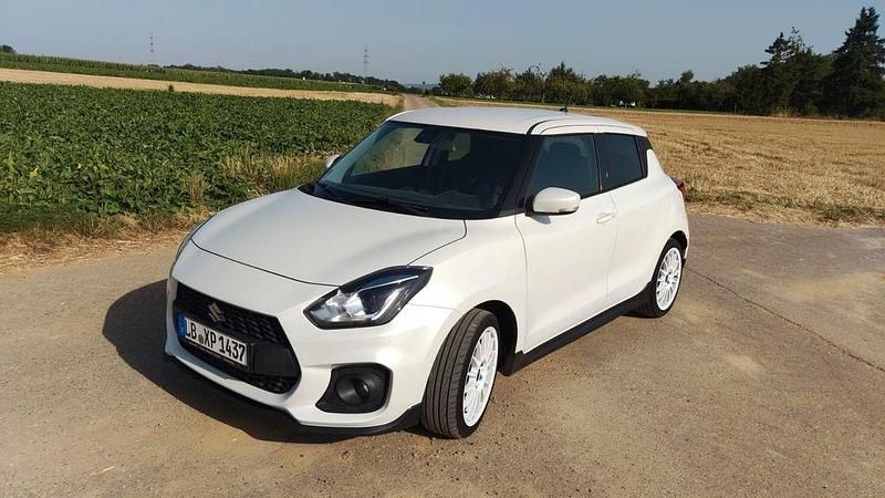 Weiß Gebraucht 2021 Suzuki Swift Sport Limousine | 14.000 € (Fairer Preis) - Bild 1/4