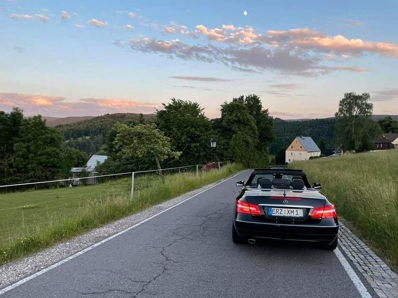 Gebraucht Mercedes E250 204 PS (150 kW) 2012 Schwarz Cabrio