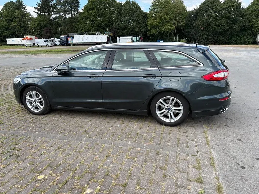 Gebraucht Ford Mondeo Titanium 179 PS (131 kW) 2015 Schwarz Limousine