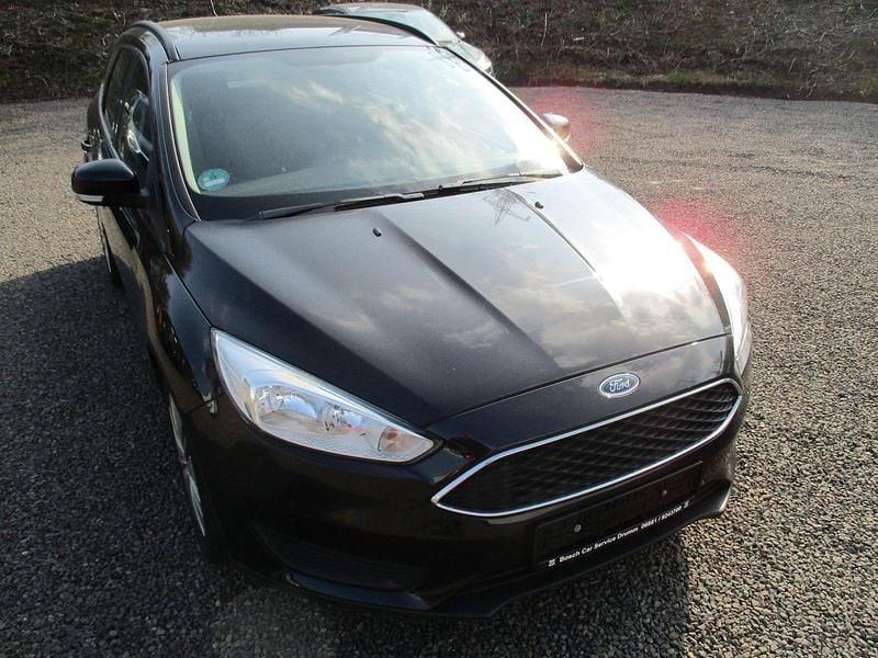 Gebraucht Ford Focus Trend 125 PS (91 kW) 2015 Schwarz Kombi
