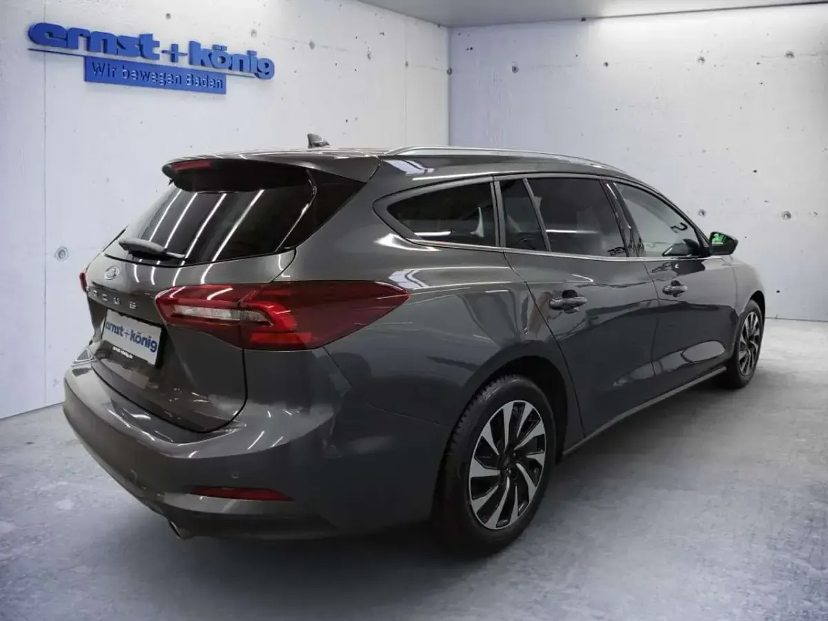 Gebraucht Ford Focus Titanium 116 PS (85 kW) 2025 Grau Limousine