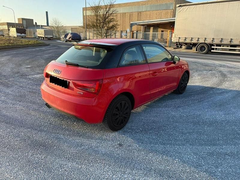 Gebraucht Audi A1 Ambition 122 PS (89 kW) 2014 Rot Kleinwagen