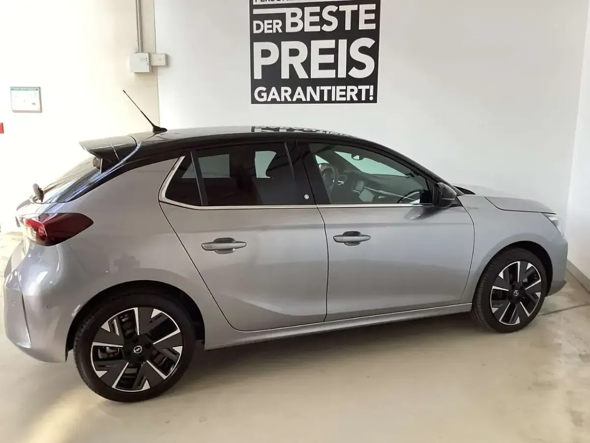 Neu Opel Corsa-e Edition 100 kW (136 PS) 2026 Silber Kleinwagen