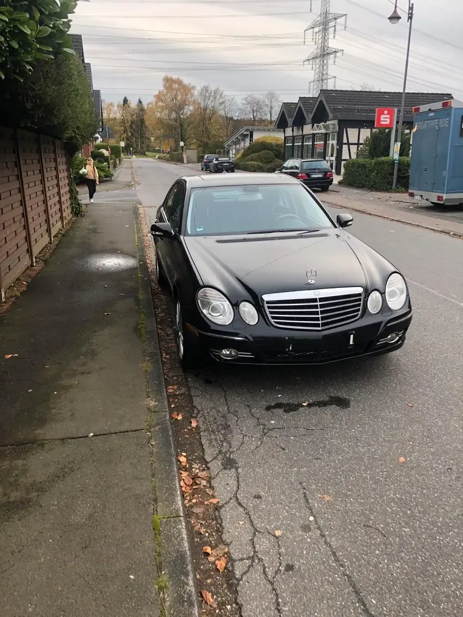 Gebraucht Mercedes E350 Avantgarde 272 PS (200 kW) 2008 Schwarz Limousine
