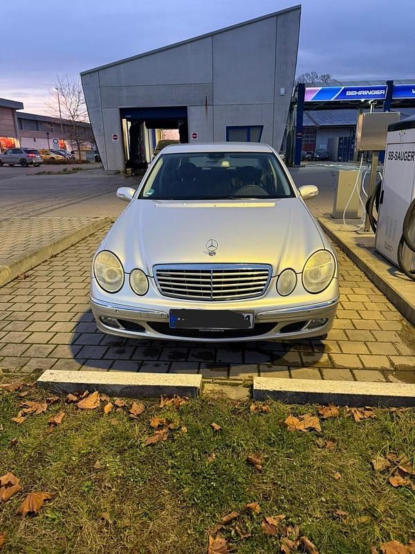 Gebraucht Mercedes E220 170 PS (125 kW) 2005 Silber Limousine