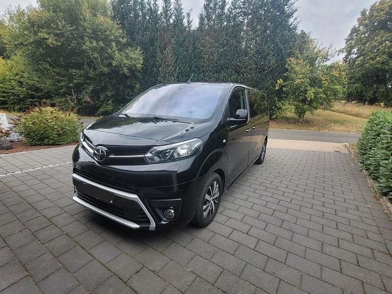 Schwarz Gebraucht 2018 Toyota Proace Comfort Van | 28.999 € (Fairer Preis) - Bild 1/4