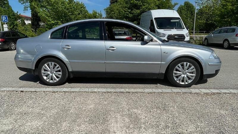 Silber Gebraucht 2002 VW Passat Highline Limousine | 2.099 € (Guter Preis) - Bild 1/4