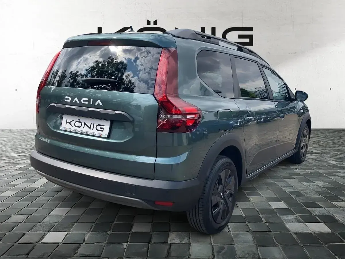 Gebraucht Dacia Jogger Expression 110 PS (80 kW) 2025 Grün Van / Kleinbus