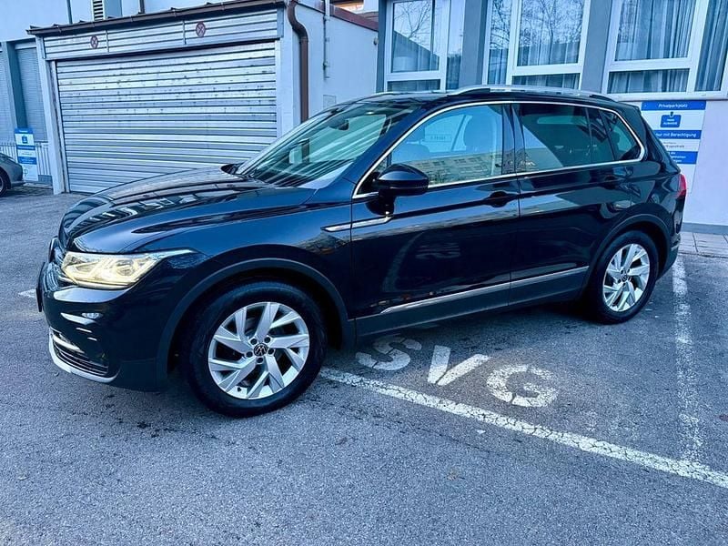 Deep black Gebraucht 2022 VW Tiguan Elegance SUV | 25.999 € (Guter Preis) - Bild 1/4