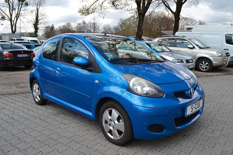 Gebraucht Toyota Aygo 68 PS (50 kW) 2009 Blau Kleinwagen