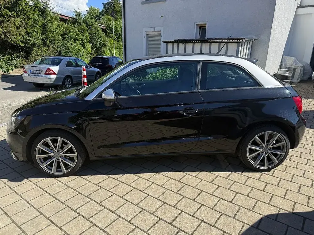 Gebraucht Audi A1 Attraction 86 PS (63 kW) 2011 Schwarz Kleinwagen