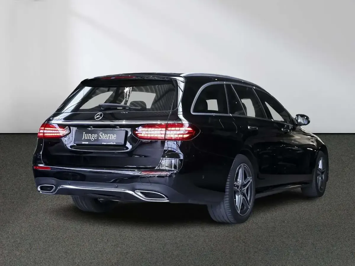 Second-hand Mercedes E300 AMG 320 CP (235 kW) 2023 Negru Berlinǎ