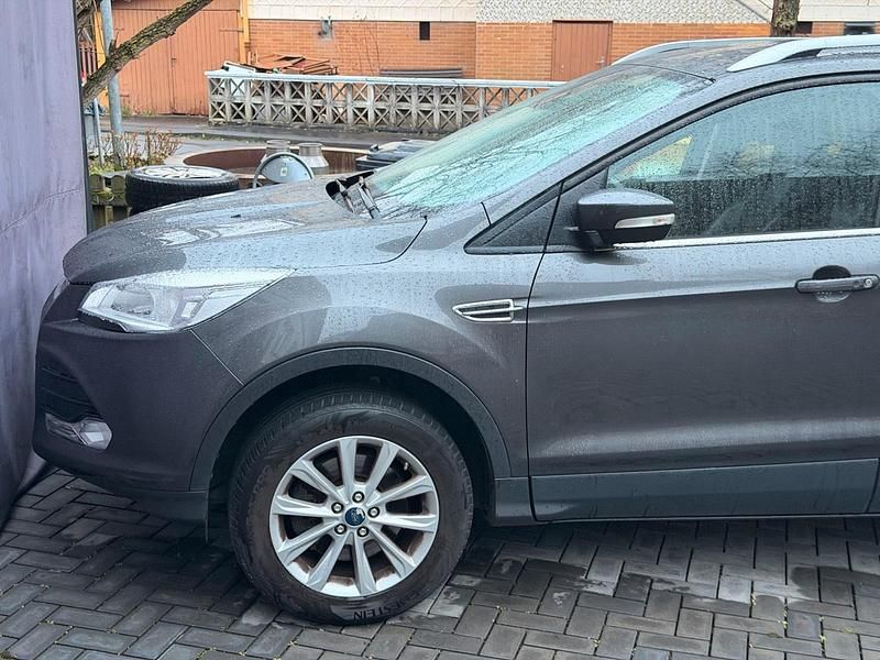 Gebraucht Ford Kuga 150 PS (110 kW) 2016 Grau SUV