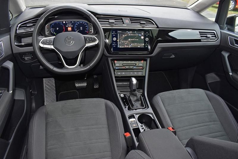 Gebraucht VW Touran Highline 150 PS (110 kW) 2025 Schwarz Van / Kleinbus
