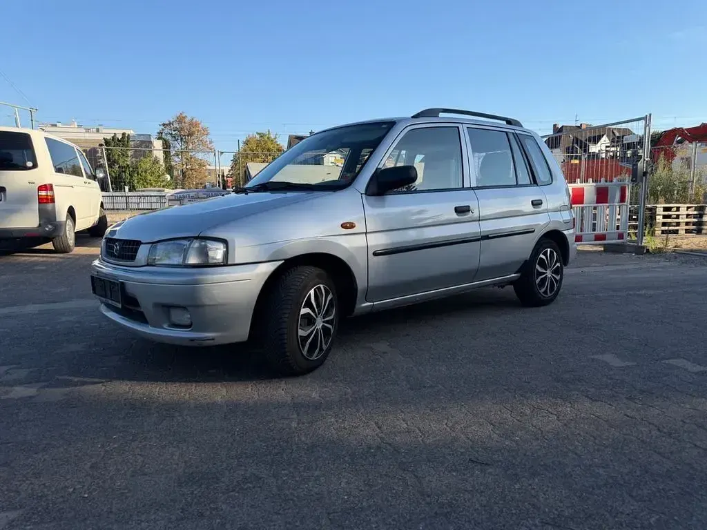 Gebraucht Mazda Demio 72 PS (52 kW) 1999 Silber Kleinwagen