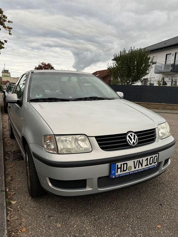 Silber Gebraucht 2000 VW Polo Basis Limousine | 1.300 € (Fairer Preis) - Bild 1/4