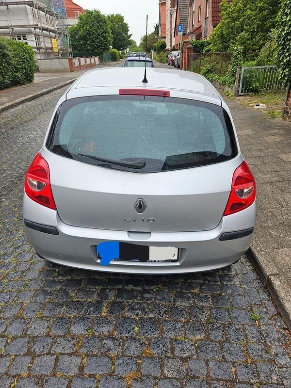 Silber Gebraucht 2008 Renault Clio II Authentique Limousine | 850 € (Superpreis) - Bild 1/4