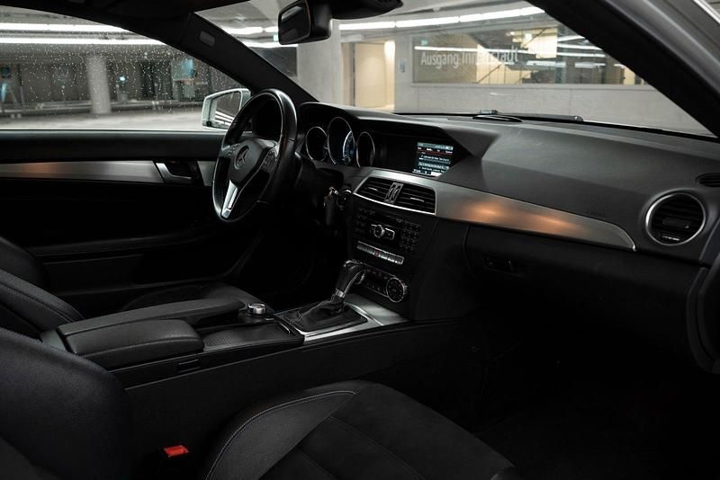 Gebraucht Mercedes C220 AMG 170 PS (125 kW) 2014 Silber Coupé
