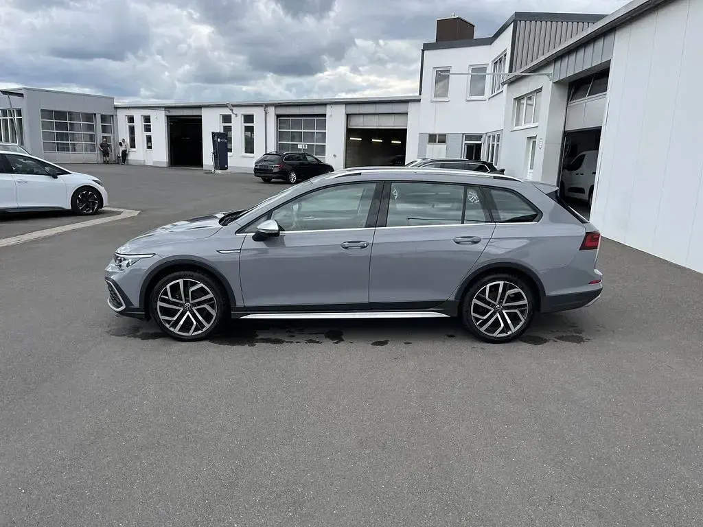 Gebraucht VW Golf Alltrack 200 PS (147 kW) 2021 Mondsteingrau Kombi