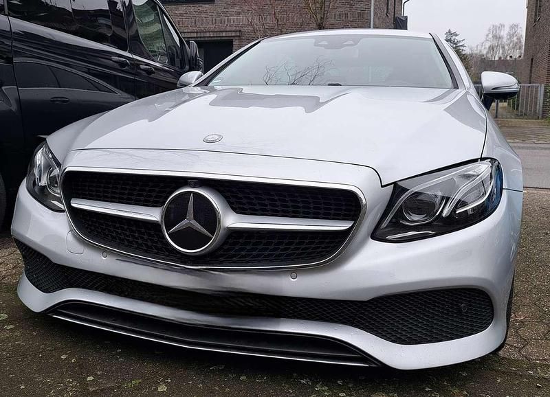 Gebraucht Mercedes E200 Avantgarde 184 PS (135 kW) 2018 Silber Coupé