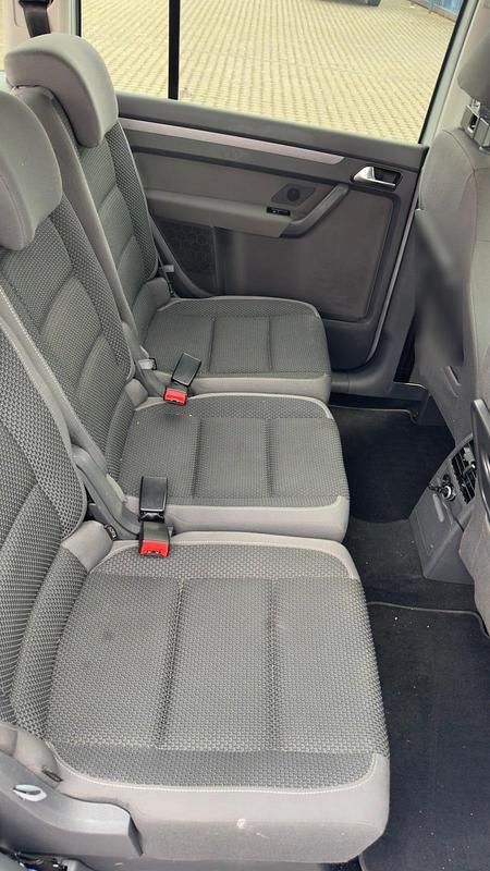 Gebraucht VW Touran 105 PS (77 kW) 2011 Silber Van / Kleinbus