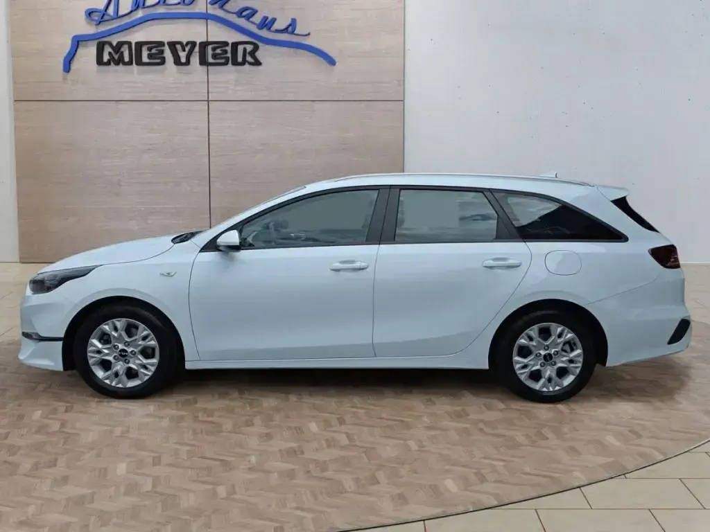 Gebraucht Kia Ceed 120 PS (88 kW) 2023 Weiß Kleinwagen