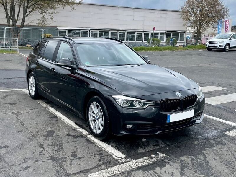 Schwarz Gebraucht 2018 BMW 320 Advantage Kombi | 13.100 € (Guter Preis) - Bild 1/4