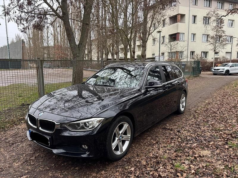 Schwarz Gebraucht 2015 BMW 320 Kombi | 8.800 € (Guter Preis) - Bild 1/4