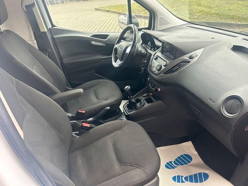 Gebraucht Ford Transit Trend 101 PS (74 kW) 2019 Weiß Van / Kleinbus