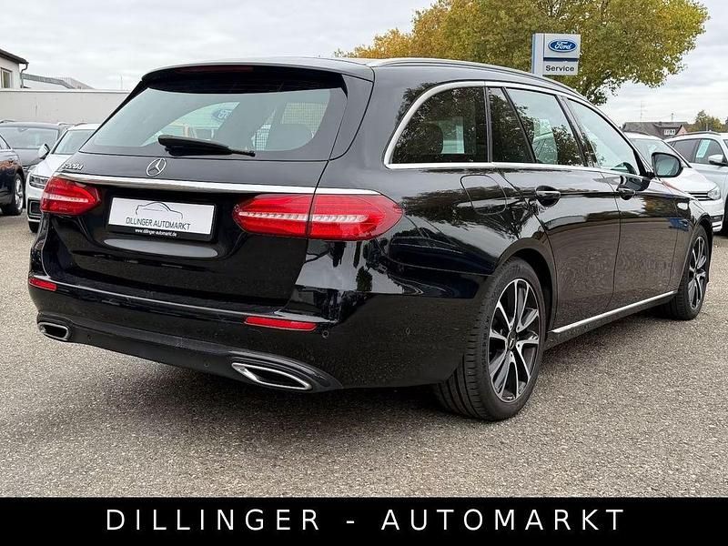 Gebraucht Mercedes E220 194 PS (142 kW) 2019 Schwarz Limousine