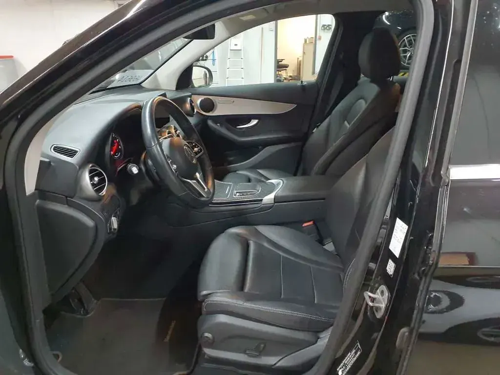 Gebraucht Mercedes GLC300 194 PS (142 kW) 2022 Schwarz SUV